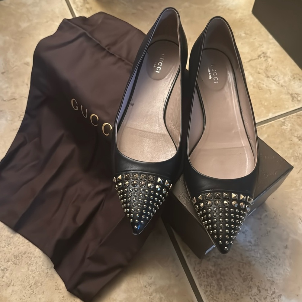 AUTHENTIC GUCCI LOAFER WITH SLIVER STUDS